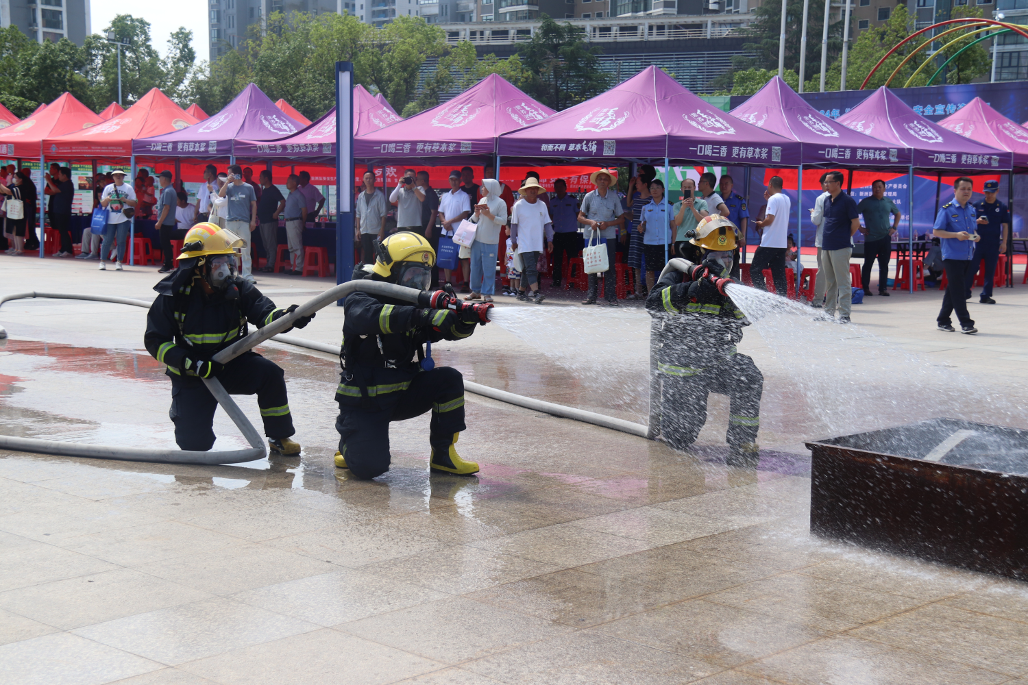 ebet真人武汉消防组织市民体验安全生产(图1)