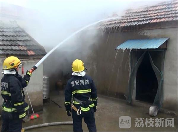 ebet真人·(中国)官方网站房屋漏雨致电路短路起火 家中长期无人居住应关闭电源(图1)